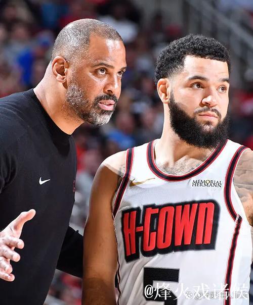 维拉顽强反击,两度落后追平逆转,沃特金斯制造乌龙,罗杰斯梅开二度 维拉顽强反击,两度落后追平逆转,沃特金斯制造乌龙,罗杰斯梅开二度