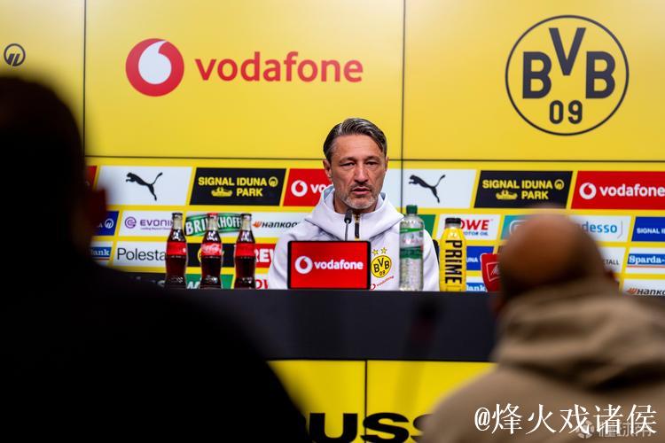 科瓦奇认为施洛特贝克的不满情绪属正常，埃姆雷-